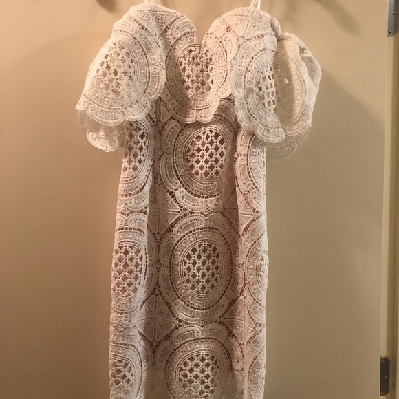 Lulu’s White Off-The-Shoulder Lace Bodycon Dress - Picture 3 of 4